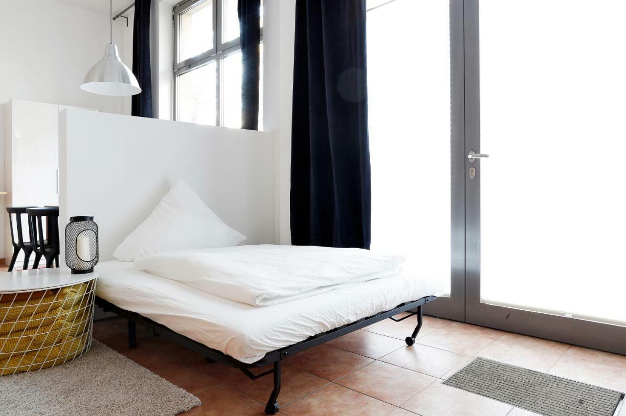 Swine By Rockchair Apartments L Superhost Status L Cozy Family & Business Flair In City Center "Mitte" Modern Studio Boxspringbed Welcomes You! Berlin Exterior photo